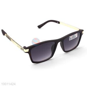 Large Frame Plastic Sunglasses For Both Men And Women