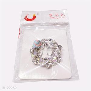 Beautiful Garland Shaped Crystal Brooch for Garment Decoration