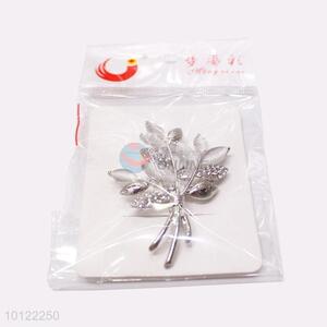 Best Selling Leaf Shaped Crystal Brooch for Wedding