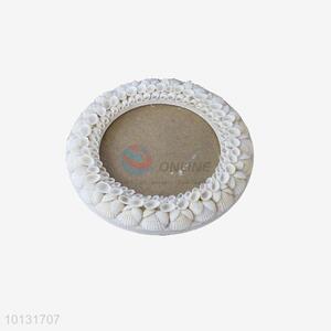 Round white wedding photo frame with shell