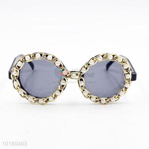 Delicate round frame pearl sunglasses