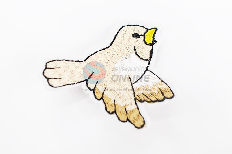 Cheap wholesale bird shape embroidery badge brooch