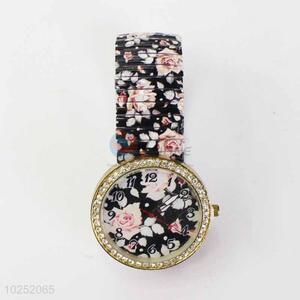 Rose Pattern Casual Bracele Watch For Girls/Fashion Quartz Wristwatch with Rhinestone