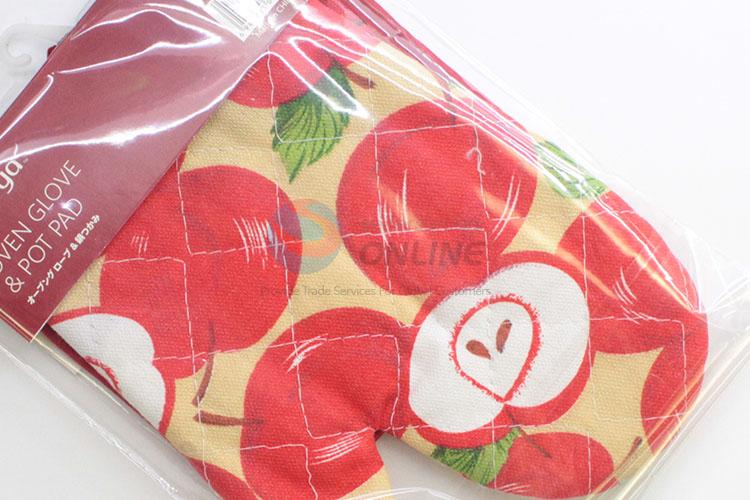 2 Pcs/Set Red Apple Pattern Gloves Microwave Oven Mitt Pot Pad Set