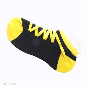 Made in China cheap personalized socks with shoelace