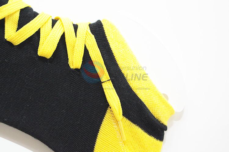 Made in China cheap personalized socks with shoelace