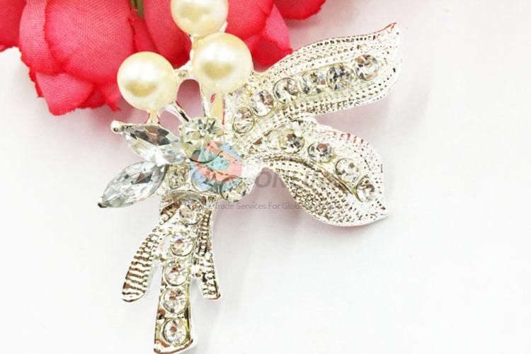 Fancy Crystal Brooch Metal Breastpin with Low Price