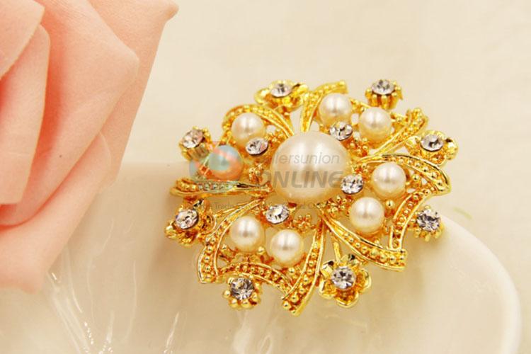 Fashion Style Crystal Breastpin Brooch in Guitar Shape