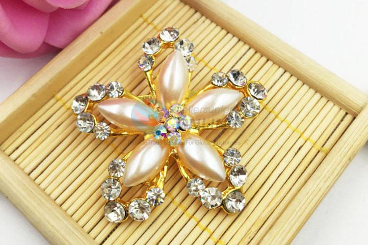 Flower Shape Elegant Decorated Crystal Rhinestone Brooch with Low Price