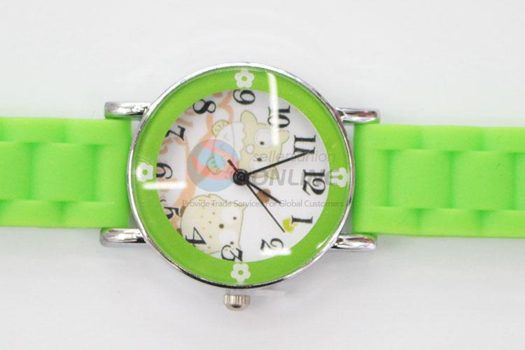 Low Price Trendy Colorful Womens Watch with Silicone Strap 