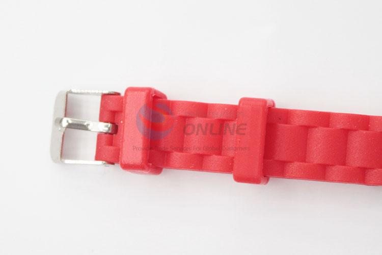 Newest Cheap Womens Watch with Silicone Strap