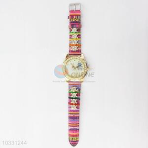 Low Price Trendy Colorful Womens Watch with Weave Strap 