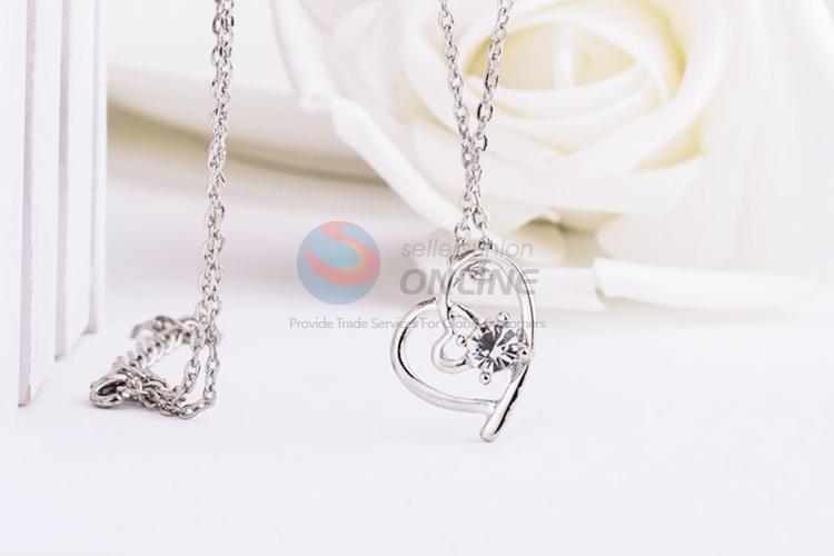 Delicate design good quality heart shaped short necklace