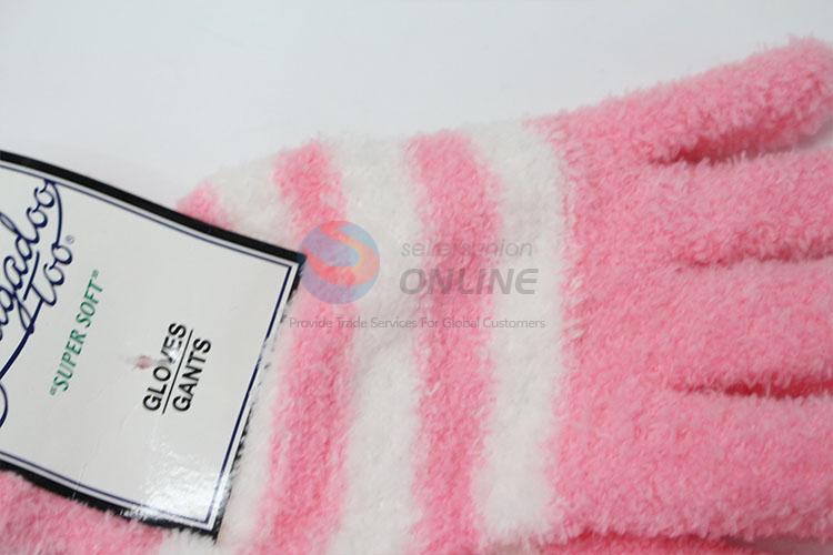 Comfortable pink knitted gloves