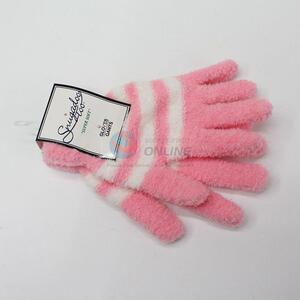 Comfortable pink knitted gloves