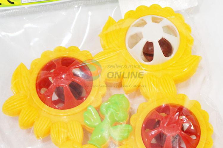 China Factory Plastic Baby Rattle Toys with Flower