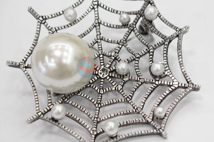 Comfortable spider's web brooch