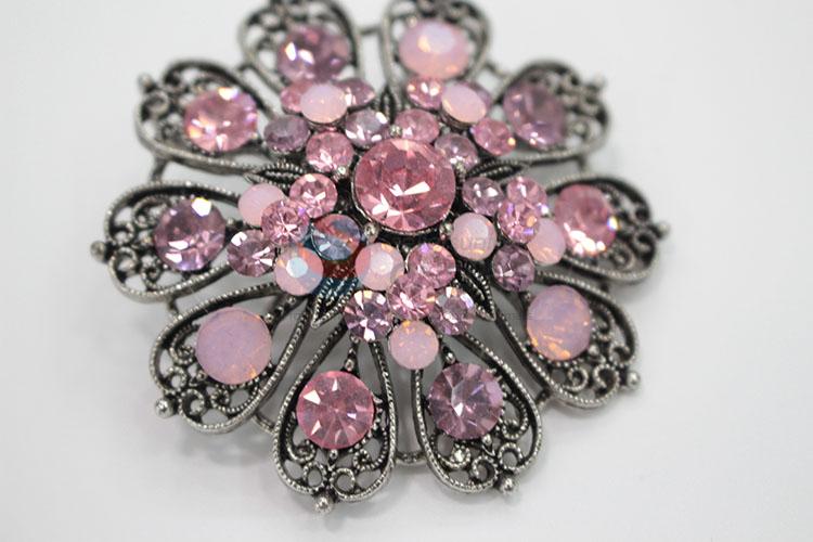 Magnificent flower pattern brooch