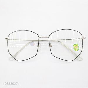 Factory Direct Supply Alloy Myopia Glasses for Young People