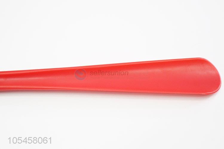 Wholesale low price colored plastic shoehorn