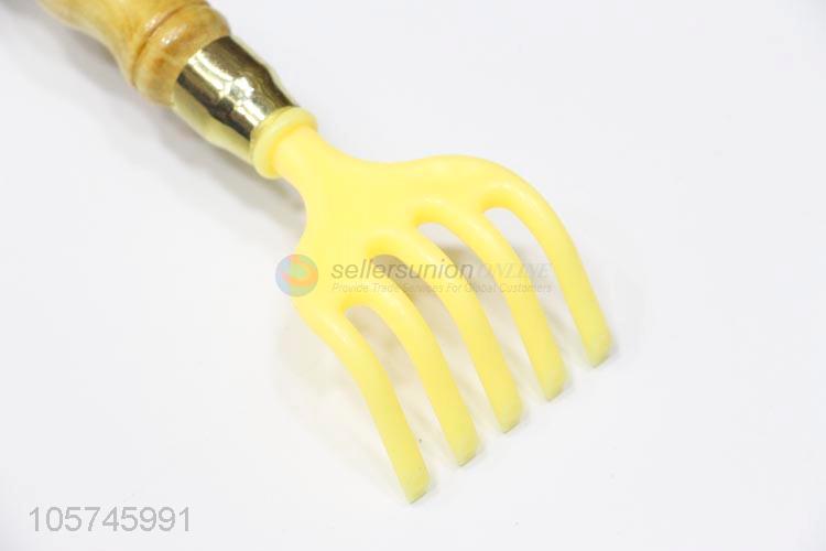 Made in China eco-friendly wooden hand back scratcher