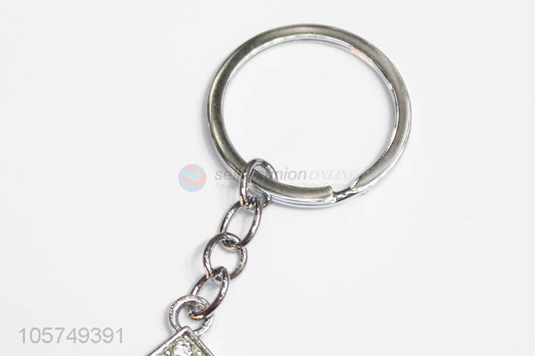 Professional manufacturer letter E shape zinc alloy key chains metal keyrings