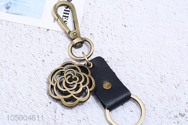 Professional supply retro alloy flower pendant leather key chain