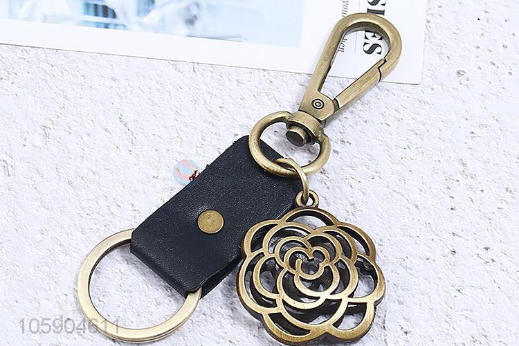 Professional supply retro alloy flower pendant leather key chain