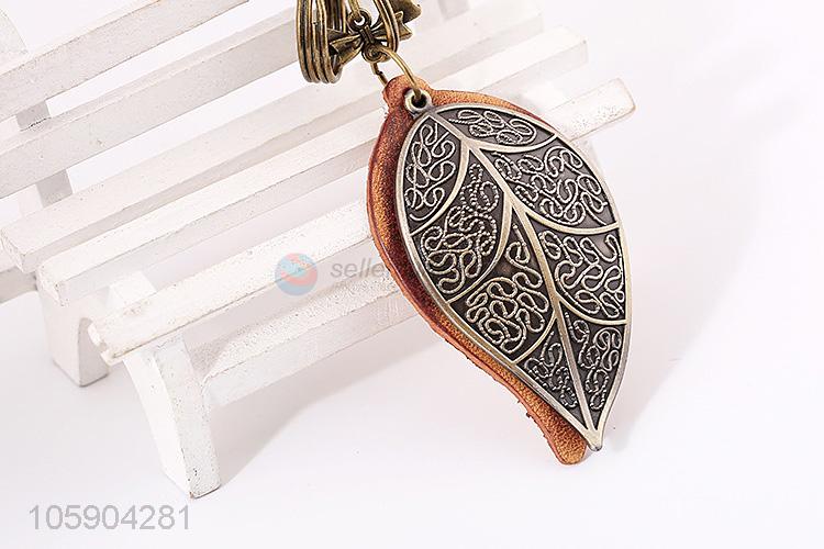 Factory price personalized alloy pendant retro leaf leather key chain