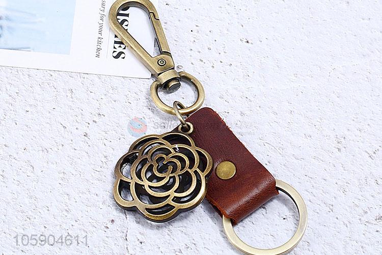 Professional supply retro alloy flower pendant leather key chain