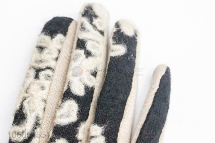 Modern Design Winter Velvet Warm Gloves For Women