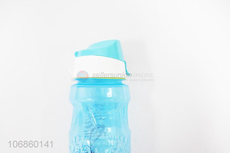 塑料水壶