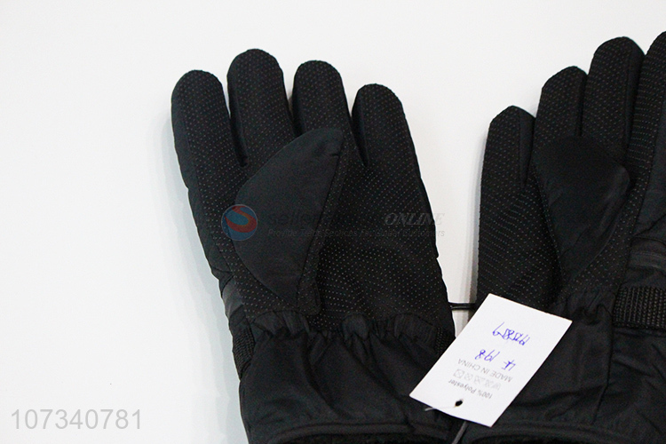 Promotional cheap winter windproof anti-skid sports gloves for men