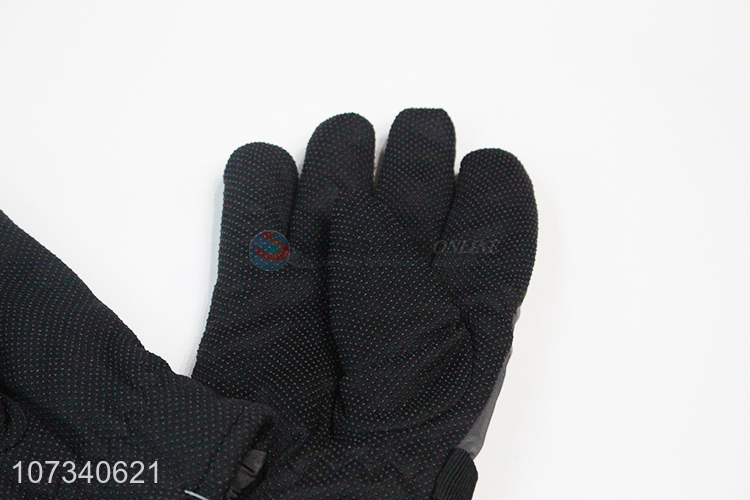 China manufacturer winter windproof anti-skid sports gloves for men