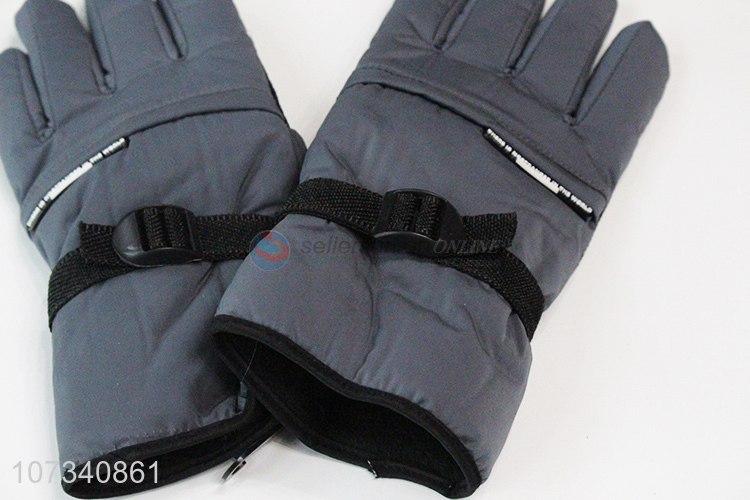 Latest style winter windproof anti-skid sports gloves for men