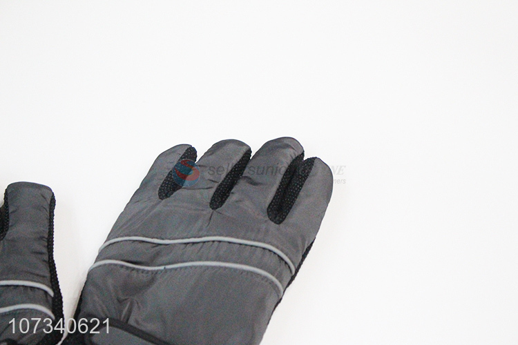 China manufacturer winter windproof anti-skid sports gloves for men