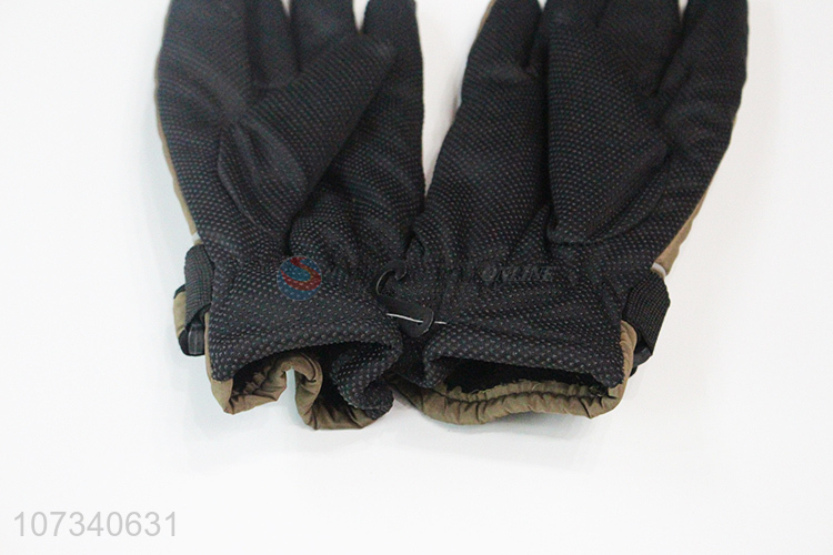 Superior quality men winter sports gloves for climbing & hiking