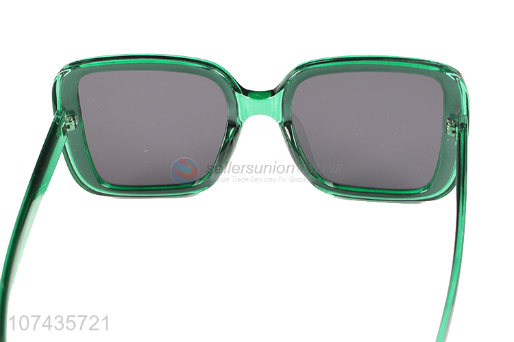 Factory price plastic frame uv 400 sunglasses ladies sunglasses