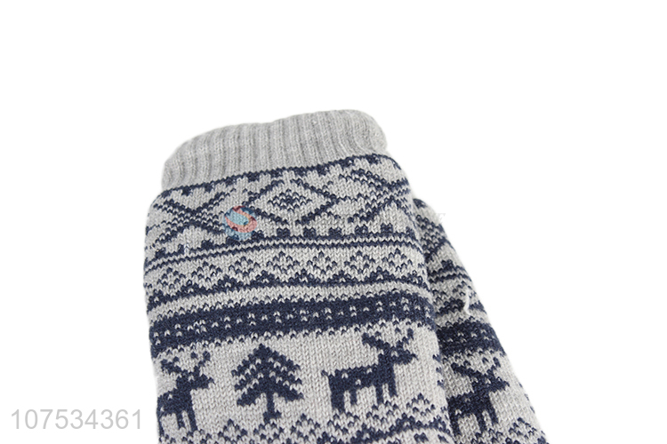 Hot selling mwn winter knitted jacquard floor socks