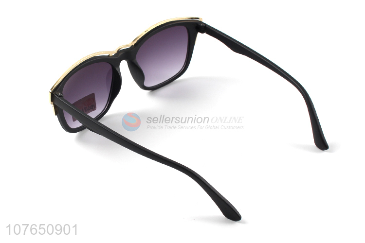 Wholesale Classic Sunglasses Holiday Driving Eyeglasses For Adult