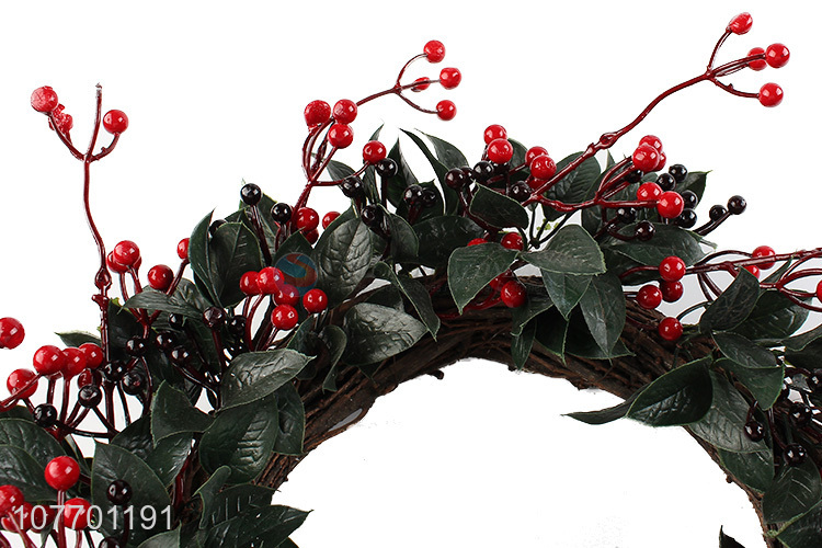 High quality Xmas decoration Christmas wreath with red fruit