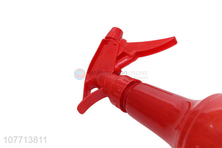 Good Quality Red Plastic Spray Bottle Garden Watering Can