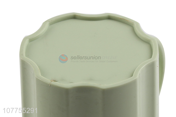 Creative Design Plastic Water Bottle Fashion Mug With Handle