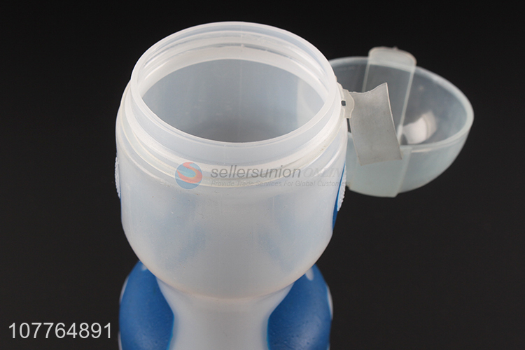 New arrival anti-slip plastic water bottle large capacity sports bottle