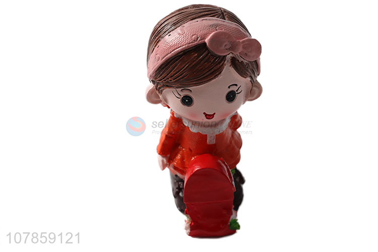 Online wholesale home decoration resin couple doll resin statuette