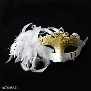 Low price fashion design half face feather masquerade mask wholesale