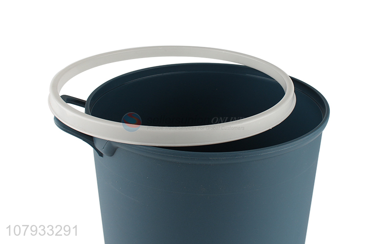 China factory simple plastic trash can with handle for household