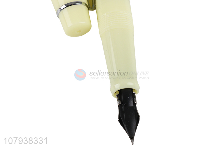 Factory price light yellow plastic fountain pen portable signature pen