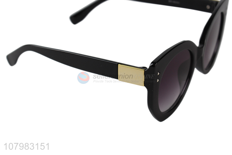 New Design Cat Eye Sunglasses Fashion Eyewear For Leisure And Vacation