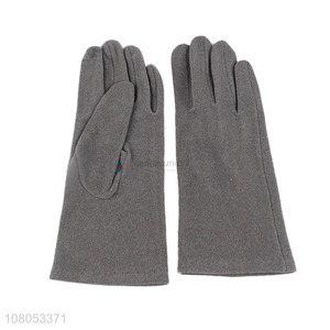 Yiwu wholesale gray winter riding windproof gloves for women